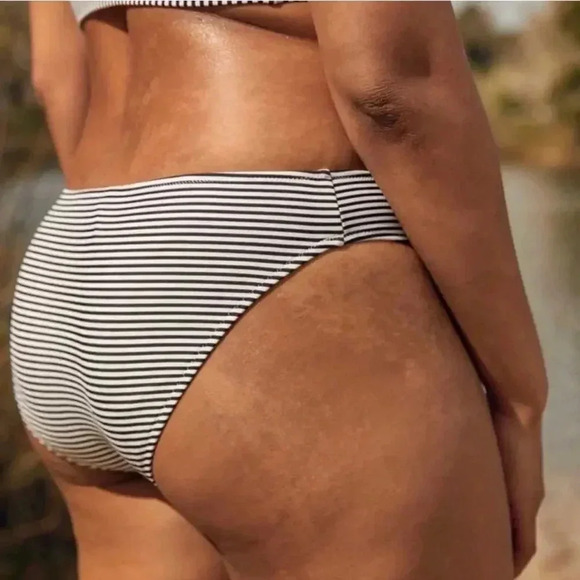 Aerie Printed Swim Bikini Bottom in True Black White Stripe Size Medium NWOT - Picture 2 of 6
